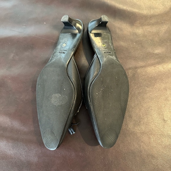 Prada - Picture 2 of 4